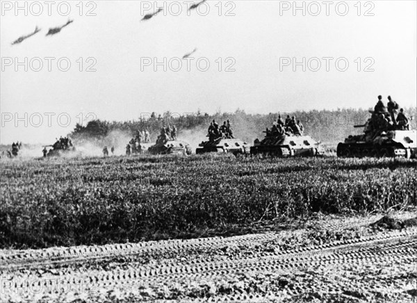 world war ll, battle of kursk, red army t-34 tanks advancing during the battle of prokhorovka, at the kursk bulge, 30 km from the city of belgorod, the battle of prokhorovka july 12, 1943, was the second world war's biggest armor operation.