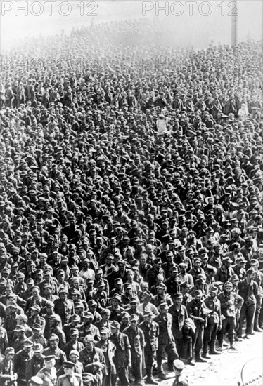 57,600 germans officers and men, taken prisoners on the byelorussian fronts wait for the train which will take them to a prisoners' camp.