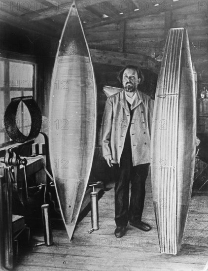 Konstantin tsiolkovsky, pioneer scientist in the field of rockets and space travel (cosmonautics), standing with his all-metal airship models in his workshop in kaluga in 1913, ussr.