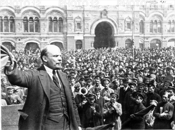 Lenin addressing vsevobuch troops on red square in moscow on may 25, 1919.