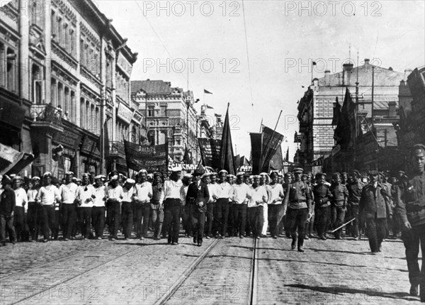 Sailors demonstrating in vladivostok in 1917.