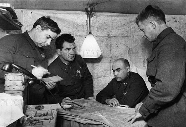 Lt, general vasili chuikov (2nd from left) giving an assignment to the commander of the 13th guards rifle division, major general alexander rodimtsev (far right), in the command post bunker of the 62nd army in november 1942, stalingrad, also present are major general n, i, krylov (far left) and member of the military council, lt, general k, a, gurov (2nd from right).