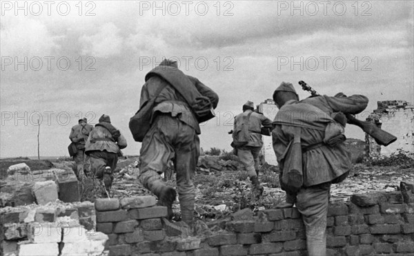 World war 2, august 1943, the kharkov direction, a group of automatic riflemen dislodging germans from an inhabited locality, ukraine.