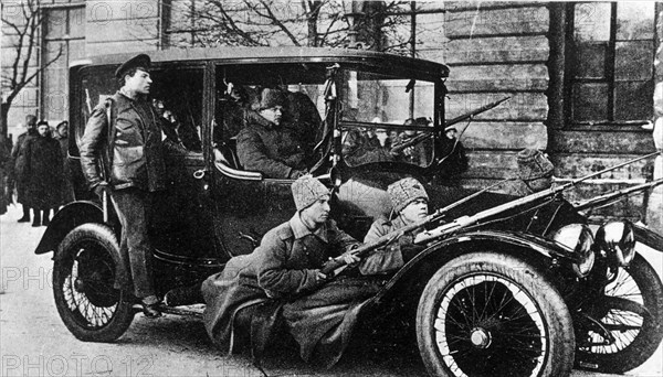 Armed revolutionary soldiers patrolling the streets of petrograd during the february bourgeois democratic revolution in 1917.