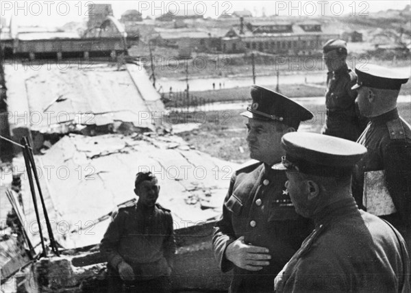 General ivan chernyakhovsky (4th from right), commander of red army troops of the third belorussian front, at front line positions, world war 2.