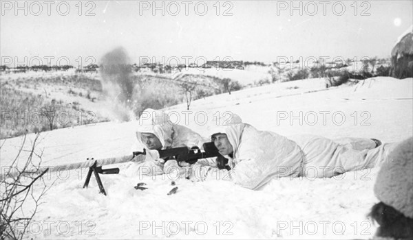 world war ll: red army winter fighting, 1942, anti-tank gunners.