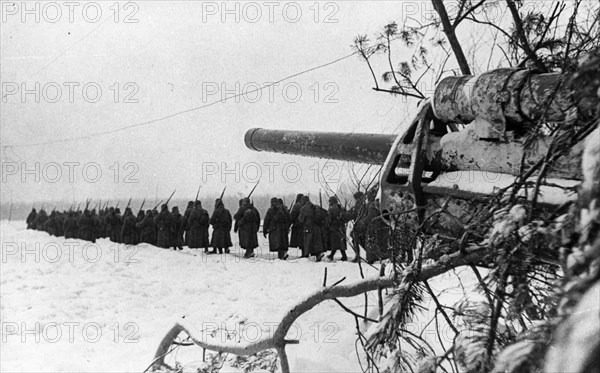 World war 2, fresh combat elements formed in moscow, moscow units of red army move to the front in 1941.