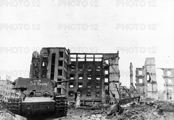 World war 2, battle of stalingrad, soviet heavy tank in a firing position in stalingrad.