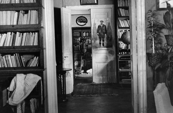 Sergei mironovich kirov, kirov's apartment in leningrad (view from the dining room, through the library,towards the study), 1939.