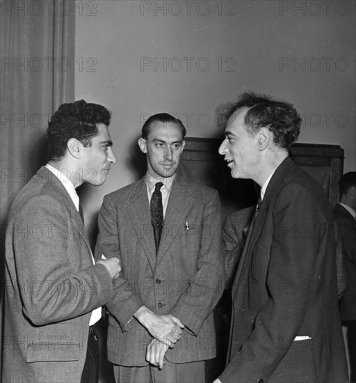 Lev landau, scientist, participants at scientific conference on high energy particles, left to right: prof, jack steinberger, columbia university (usa); prof, l, riddiford (uk); lev landau of ussr, moscow, may 1956.