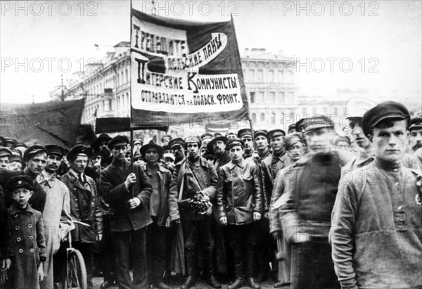 Mobilized communists on their way to the polish front to fight white polish forces, petrograd, 1920.