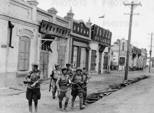 Operation august storm (battle of manchuria), automatic riflemen of the red army units of the trans-baikal front in the streets of captured hailar, manchuria, august 1945.
