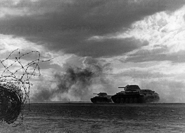 Battle of stalingrad, soviet t-34 tanks attacking near stalingrad, september 1942.