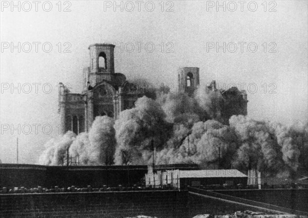 Cathedral of christ the savior, moscow, ussr, early 1930s, shell of the cathedral blown up as part of anti-religion campaign, later site of moskva municipal swimming pool.