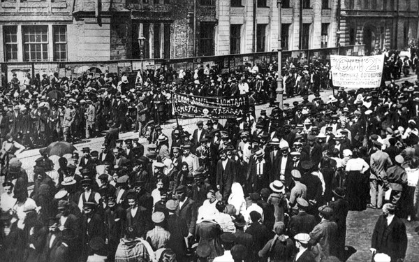 Demonstration in petrograd ( st, petersburg ) in july of 1917.