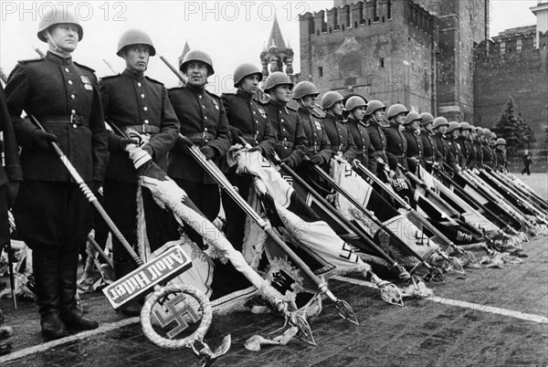 Red army soldiers holding nazi banners during ve day celebrations in red square in moscow at the end of world war 2, 1945.