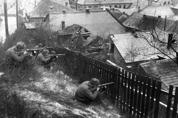 World war 2, 3rd ukrainian front, street fighting in budapest, hungary, january 1945.