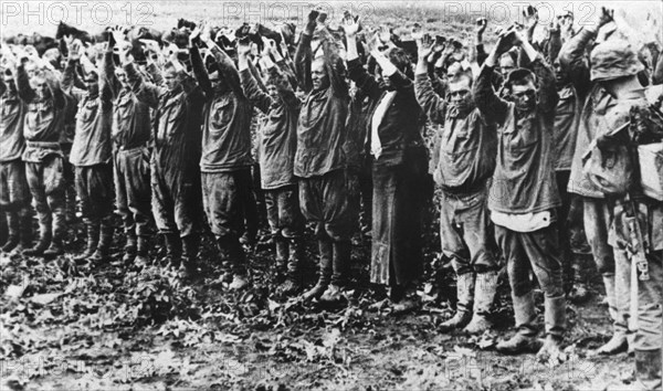 Russian pows with german soldier (right), 1941, world war 2.