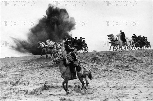 Red army cavalry with machine-gun carriages on the attack, may 1942.