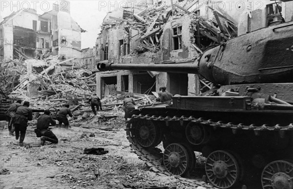 Red army soldiers attacking enemy positions during the battle of berlin, march 1945.