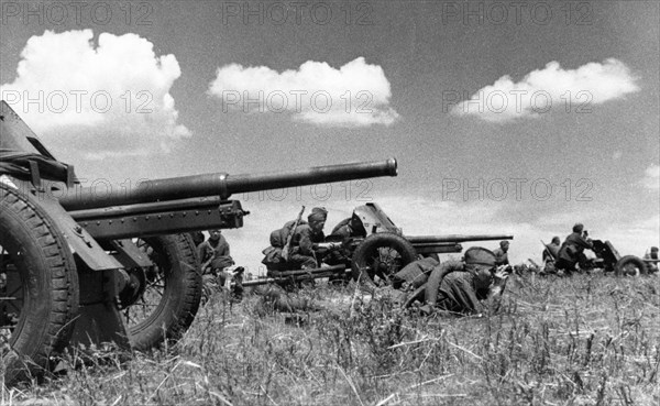 The southern front, soviet anti-tank guns about to open fire at enemy tanks, june 1942.