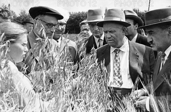 Nikita khrushchev, accompanied by a, mikoyan, suslov (behind khrushchev, left), and trofim lysenko (wearing cap, left) on a visit to the scientific-experimental base 'lenin hills' of the institute of genetics of the academy of sciences of the ussr, 1962.