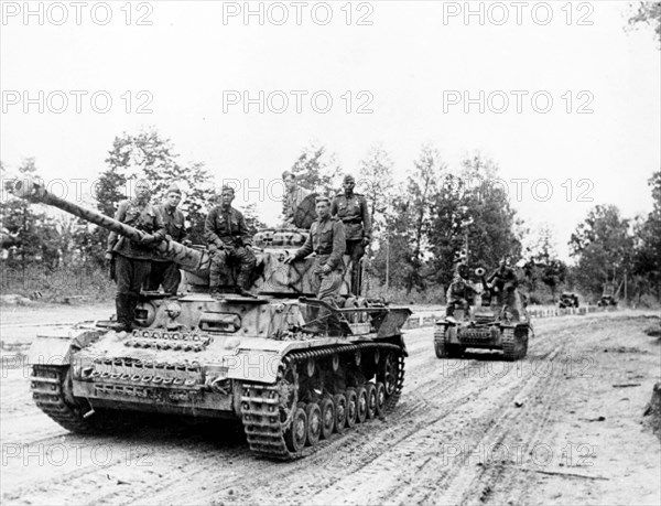 German tiger tanks, captured intactly by red army men.