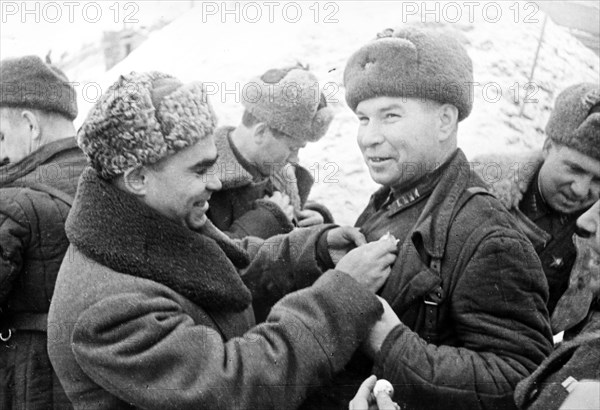 Presentation of decorations december 1942, stalingrad.