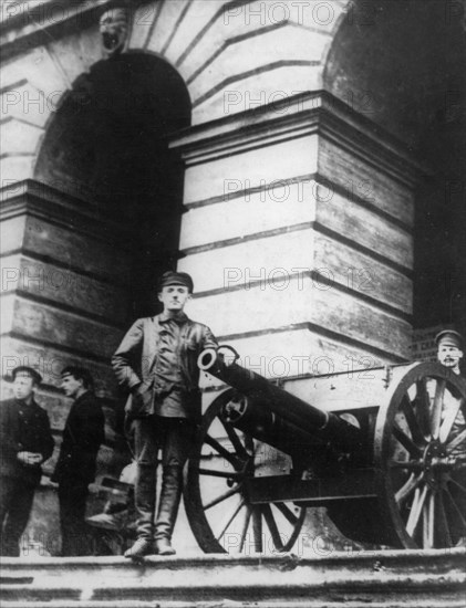 Guns defending the smolny in petrograd, the headquarters of the great october socialist revolution of 1917.