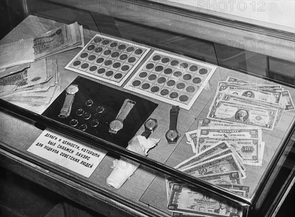Trial of u2 spy plane pilot francis gary powers, moscow, ussr, 1960, exhibition of wreckage of downed american spy plane, case containing money, watches, rings 'with which powers was to bribe soviet people,' .