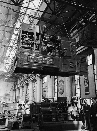 The gorky machine tool works is functioning again in kiev, complex automatic multi-spindle machine tools are assembled in this shop of the gorky works, october 1947.