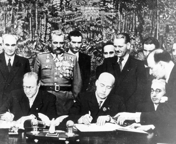 The prime ministers of the german democratic republic otto grotewohl (l,) and of the people's republic of poland, josef cyrankiewicz(r,), signed the agreement on the marking of the german-polish state border at zgorzeleo on july 6th,1950.
