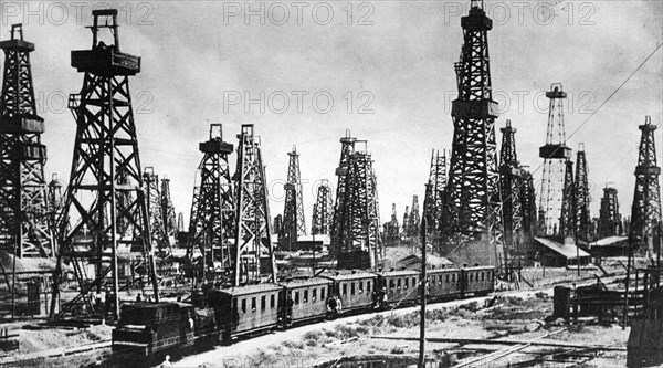 Oil fields of baku, azerbaijan ssr, 1920s.