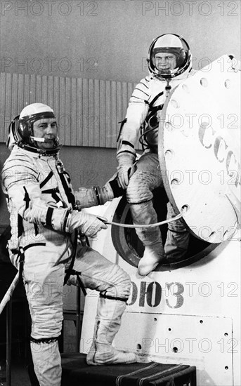 The crew of the soviet space mission soyuz 14 (l to r) commander pavel popovich and engineer yuri artyukhin during traing at the gagarin cosmonaut training center, july 1974.