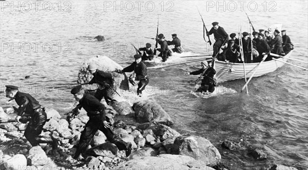 Soviet seamen of the baltic fleet landing a detachment on an enemy island, september 1941.