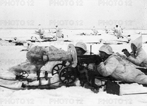 Soviet-finnish war, 1939-1940, a soviet machine-gun crew, using maxim machine-guns, supporting advancing infantry, a still from the newsreel documentary film, 'mannerheim line'.