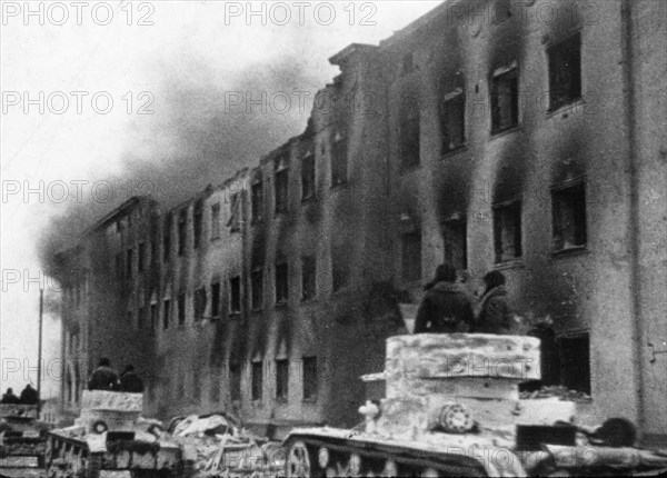 Soviet-finnish war, 1939-1940, soviet tank crews occupying vyborg, a still from the newsreel documentary film, 'mannerheim line'.