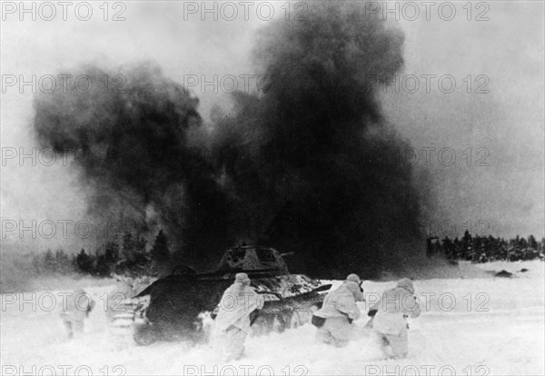 Soviet t-34 tanks and red army infantry advancing on german positions during winter fighting on the western front.