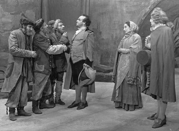 A scene from the 4th act of 'solomon maimon' a new play by m, daniel being staged by the state jewish theater in moscow under the direction of people's artist of the ussr, solomon mikhoels, november 1940, solomon maimon bids farewell to the poor.