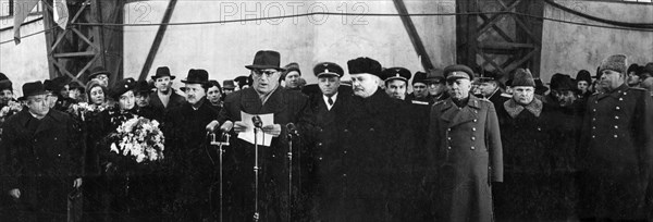 Zoltan tildy, president of the hungarian republic, and the hungarian delegation arriving in moscow, february 1948