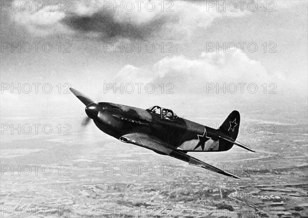 World war 2, soviet air force yakovlev yak-3 fighter in flight.