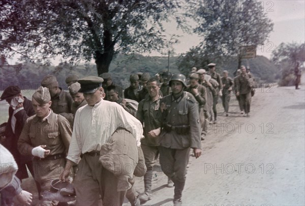 Photo taken by german soldier, soviet p,o,w,'s taken in, presumably the first summer after the july invasion.