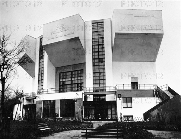 I,v, rusakov workers' club, in stromynskaya square, moscow, ussr, designed by konstantin s, melnikov, 1927-29, transport workers club, 'school of communism'.