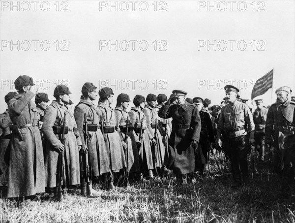 Admiral a,v, kolchak (1873-1920), leader of counter revolutionary forces against the bolsheviks, reviews white army soldiers at the front in fall of 1919, russian civil war.