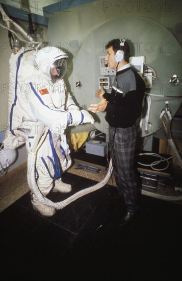 Soviet cosmonaut viktor afanasyev about to start an eva simulation at the gagarin training center in preparation for the soyuz tm-11 mission, 1989.