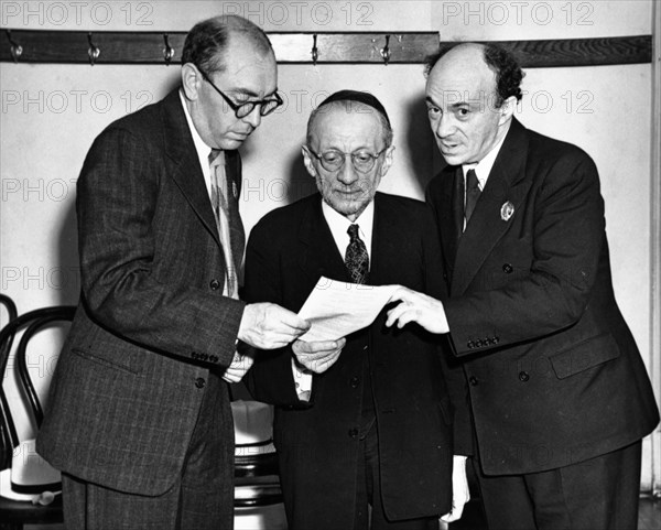 (left to right) poet itzik feffer, rabbi ashinsky, and professor solomon mikhoels at carnegie music hall in pittsburgh during their fund-raising trip to the united states in 1943 for the jewish anti-fascist committee.