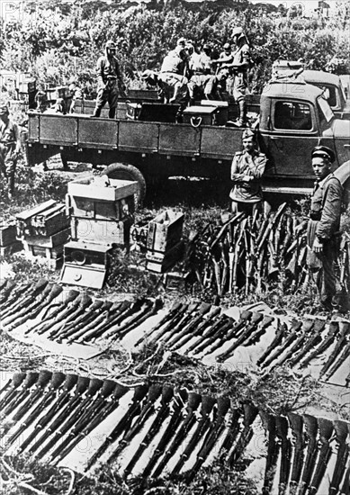 World war 2, far eastern front (manchuria), red army soldiers with captured japanese arms and supplies, 1945.