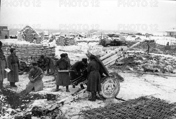 Red army artillery crew on the firing line north west of stalingrad, world war ll.