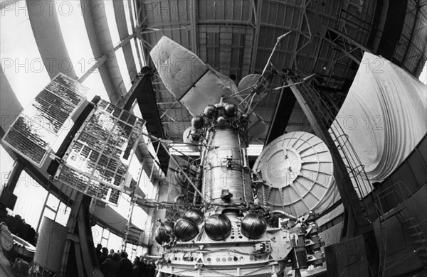 A working model of the venera 15 and 16 soviet space probes in the building in which testing was being done, 1983.