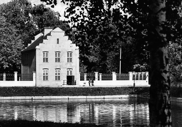 The newly renovated 'dutch house' on the grounds of the kuskovo estate museum in the moscow region of the ussr, 1986.